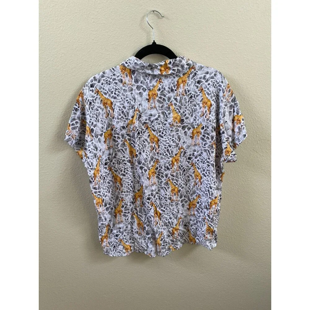 Jane + Delancey XL Giraffe Print Button-Up Blouse Lightweight Shirt Rayon NEW - Picture 3 of 8